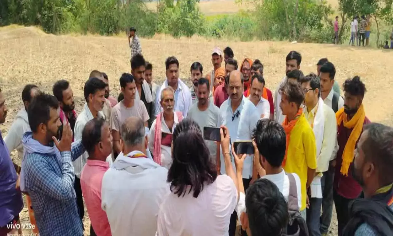 Mauganj News: मऊगंज में बुझ गए एक ही घर के 3 चिराग, नदी में डूबने से हुई मौत Mauganj News: मऊगंज में बुझ गए एक ही घर के 3 चिराग, नदी में डूबने से हुई मौत