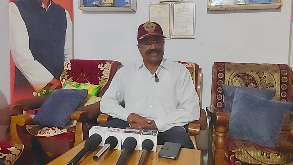 Rewa news: उर्रहट मारपीट मामले में पार्षद कैप्टन एस.आर. नापित की दोटूक: "आधे दर्जन लोग मिलकर बच्ची को पीट रहे, दोषियों पर हो सख्त कार्रवाई; मैं सत्य के साथ हूं" 2 IMG 20260819 205834 1